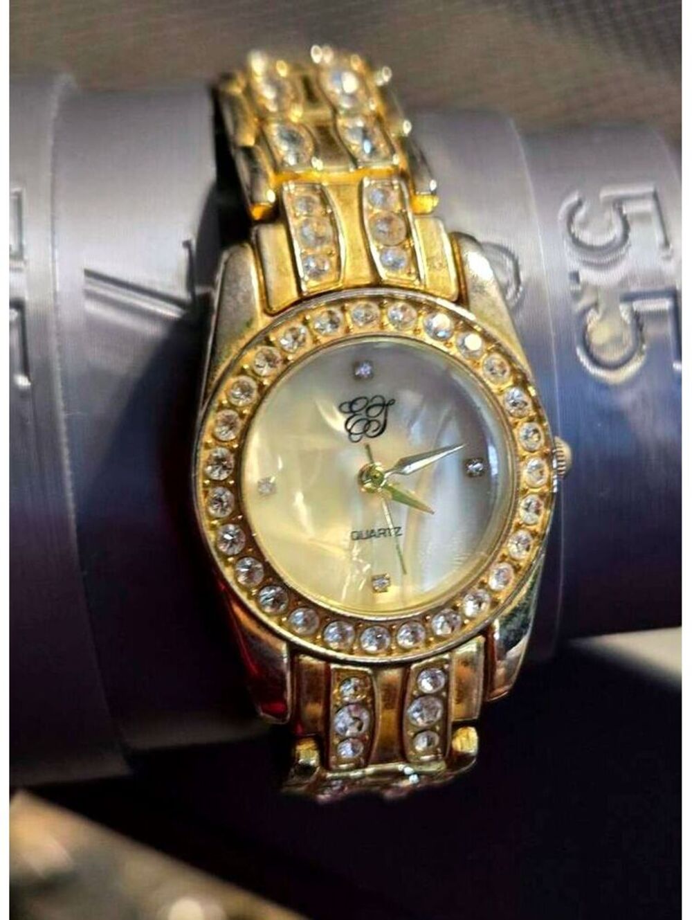 Elizabeth Taylor ET Gold Tone Rhinestone, Mother of Pearl Watch WORKS